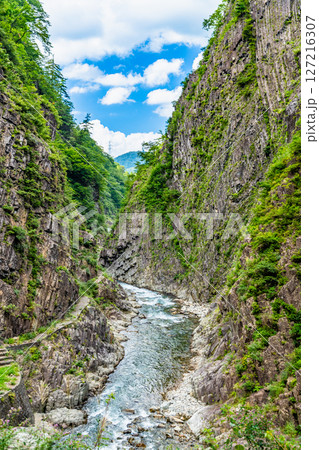 新潟 清津峡　柱状節理のV字渓谷 127216307