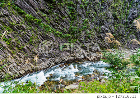 新潟 清津峡　柱状節理のV字渓谷 127216313
