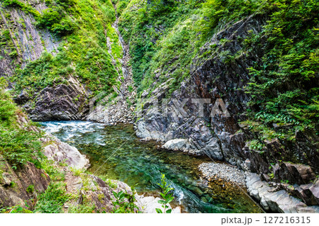 新潟 清津峡　柱状節理のV字渓谷 127216315