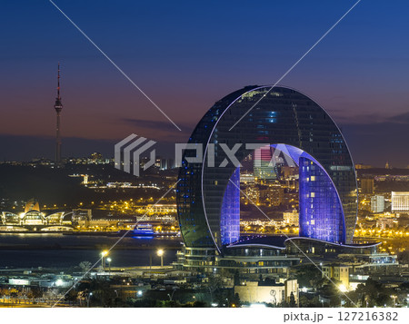 アゼルバイジャン・バクー中心部の眺望夜景 / Baku, Azerbaijan 127216382