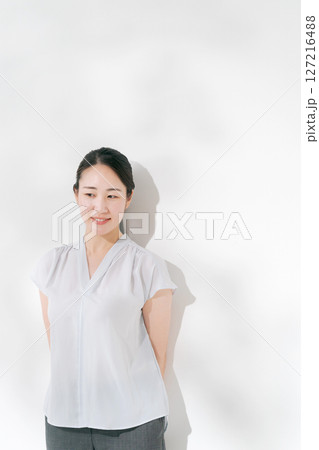 夏の女性のビューティーイメージ 127216488