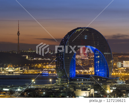 アゼルバイジャン・バクー中心部の夕景 / Baku, Azerbaijan 127216621