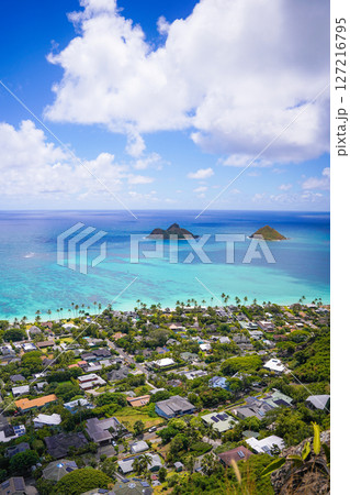 ハワイ　ピルボックスから眺めるラニカイビーチの綺麗な海 127216795