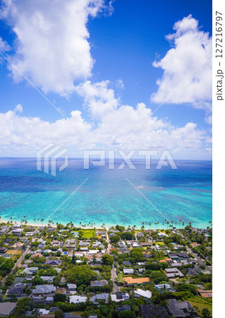 ハワイ　ピルボックスから眺めるラニカイビーチの綺麗な海 127216797