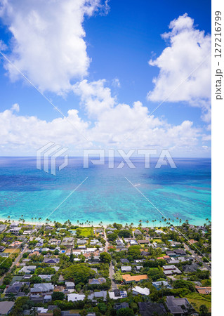 ハワイ　ピルボックスから眺めるラニカイビーチの綺麗な海 127216799