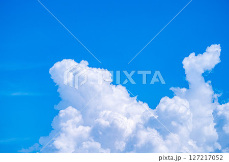 【夏素材】入道雲がわく夏空のイメージ素材【長野県】 127217052