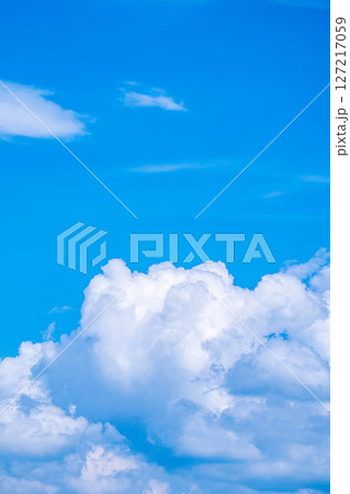 【夏素材】入道雲がわく夏空のイメージ素材【長野県】 127217059