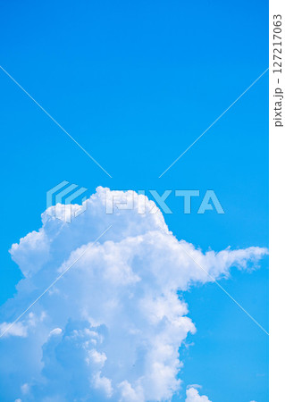 【夏素材】入道雲がわく夏空のイメージ素材【長野県】 127217063