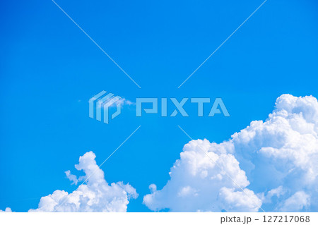【夏素材】入道雲がわく夏空のイメージ素材【長野県】 127217068