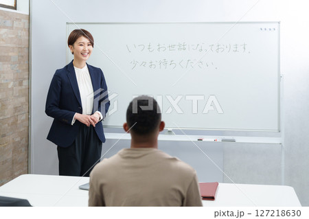 日本語学校の授業 127218630