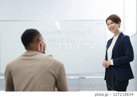 日本語学校の授業 127218634