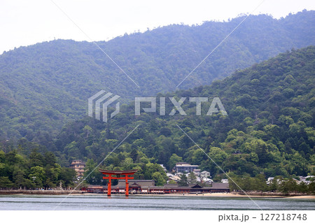 厳島神社の大鳥居（広島県 廿日市市） 127218748
