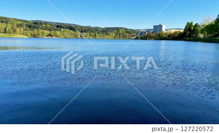 Captivating video of a serene lake, lush trees, and mountains 127220572