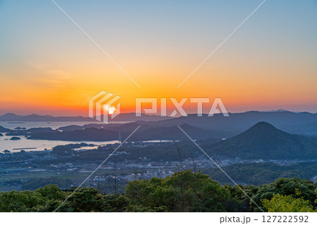 （長崎県）弓張岳展望台から眺める佐世保・九十九島　夕景 127222592