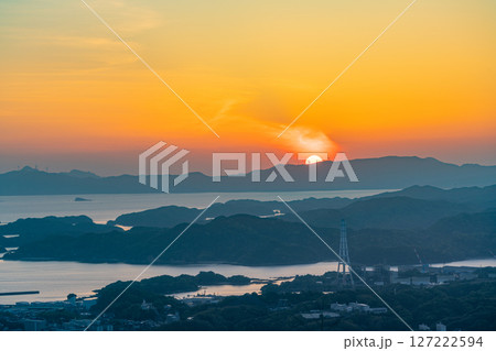 （長崎県）弓張岳展望台から眺める佐世保・九十九島　夕景 127222594