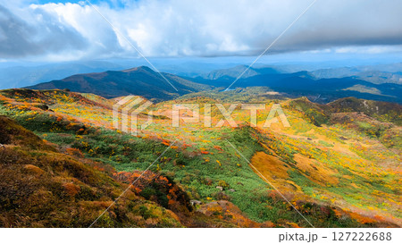 秋の栗駒山登山(栗駒山~秣岳:須川湖・秣岳方面の眺め) 秋の栗駒山登山(栗駒山~秣岳:須川湖・秣岳方面の眺め) 127222688