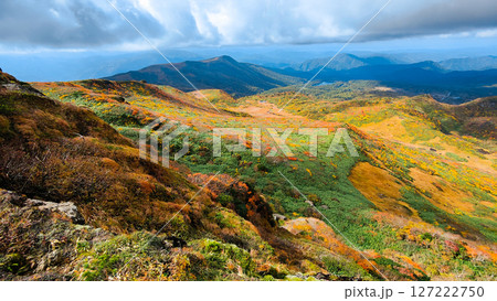 秋の栗駒山登山(栗駒山~秣岳:須川湖・秣岳方面の眺め) 秋の栗駒山登山(栗駒山~秣岳:須川湖・秣岳方面の眺め) 127222750