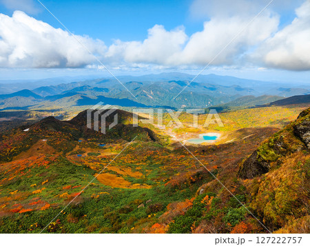 秋の栗駒山登山（栗駒山～秣岳：昭和湖・剣岳方面の眺め） 127222757