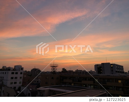 夕焼けの空　東京都大田区 127223025