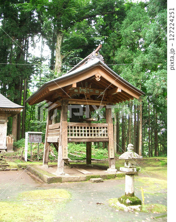 山形県新庄市の庭月観音の鐘楼 127224251