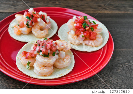海老のタコス Shrimp tacos (Tacos de camarón) 127225639