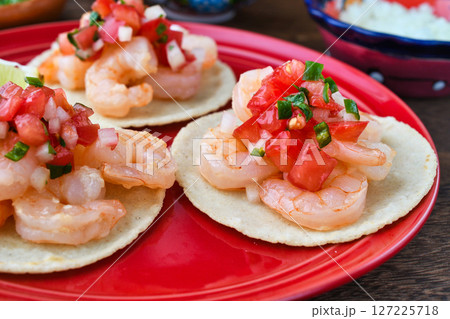 海老のタコス Shrimp tacos (Tacos de camarón) 127225718