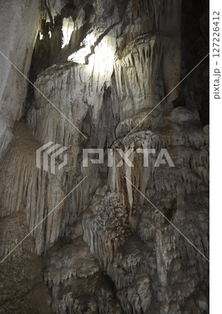タイ・カオソック国立公園の鐘乳洞 127226412