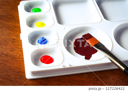パレットと絵の具 パレットと絵の具 127226422
