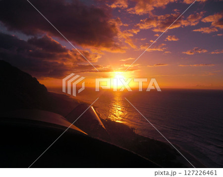 海に沈む夕日 127226461