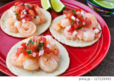 海老のタコス Shrimp tacos (Tacos de camarón) 127226483