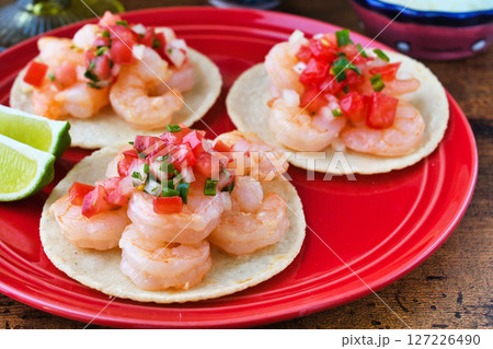 海老のタコス Shrimp tacos (Tacos de camarón) 海老のタコス Shrimp tacos (Tacos de camarón) 127226490