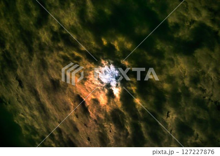 満月と夜雲 127227876