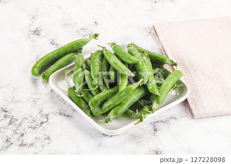 Sweet young green peas heap Sweet young green peas heap 127228098