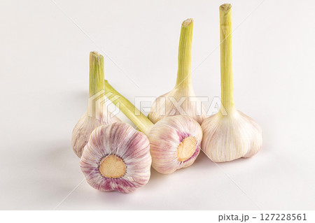 Raw young garlic bulb heap Raw young garlic bulb heap 127228561