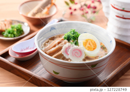 食欲そそる！ ラーメンスープ茶漬け （ ラー茶 ）醤油味 127228749