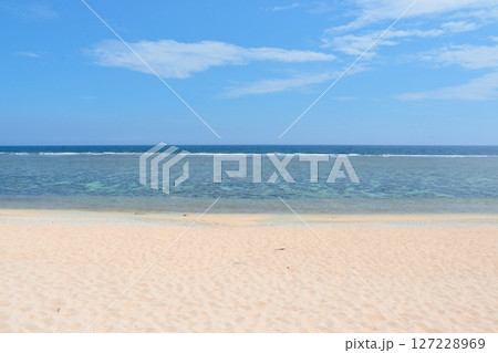 日本最南端のビーチ「ペムチ浜」(波照間島) 日本最南端のビーチ「ペムチ浜」(波照間島) 127228969