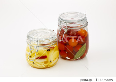 プチトマトと新玉ねぎのピクルス プチトマトと新玉ねぎのピクルス 127229069