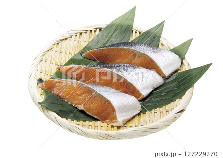甘塩銀鮭切り身_06（切抜きパス付き） 127229270