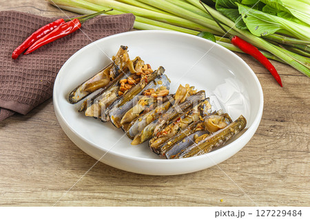 Steamed razor mollusk with lemongrass Steamed razor mollusk with lemongrass 127229484