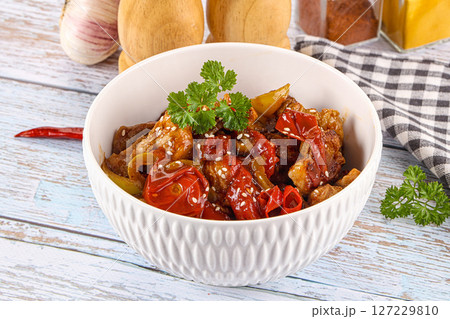 Pork with oyster sauce and vegetables 127229810