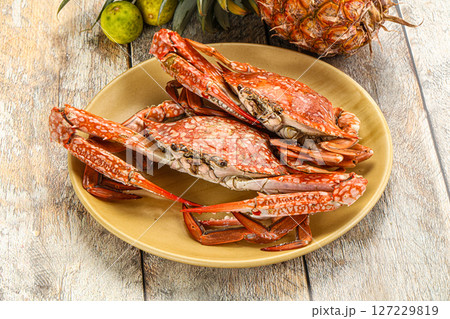 Seafood cuisine -delicous steamed crabs 127229819