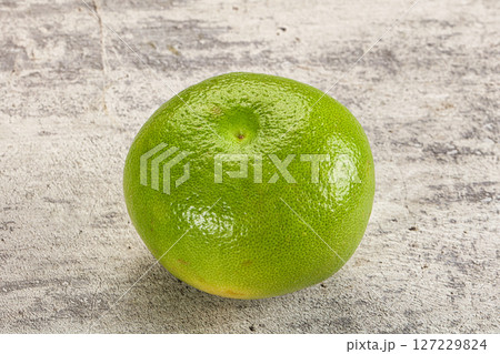 Green ripe fruit sweetie citrus 127229824