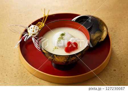 丸盆にのせたあん餅雑煮 127230087