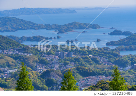 (長崎県)弓張岳展望台から眺める佐世保湾 九十九島 (長崎県)弓張岳展望台から眺める佐世保湾 九十九島 127230499