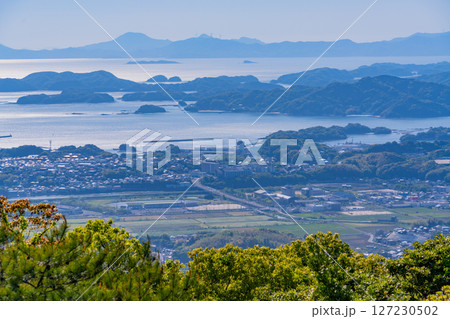 （長崎県）弓張岳展望台から眺める佐世保湾　九十九島 127230502