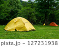 徳澤園のキャンプ場に張られたテント 127231938
