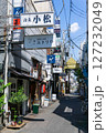 飲食店が立ち並ぶ路地 127232049