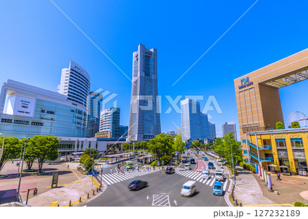 日本の東京都市景観 桜木町駅前や横浜ランドマークタワー、エアキャビンの桜木町駅、あかいくつなどを望む 日本の東京都市景観 桜木町駅前や横浜ランドマークタワー、エアキャビンの桜木町駅、あかいくつなどを望む 127232189