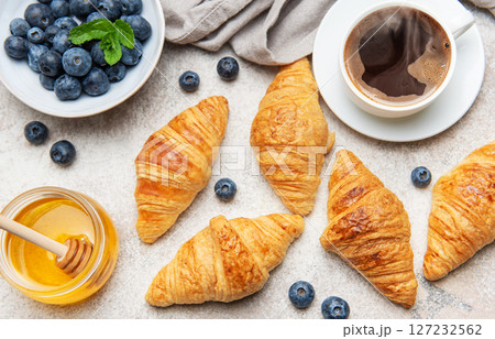 Delicious continental breakfast with croissants, coffee, honey and blueberry 127232562