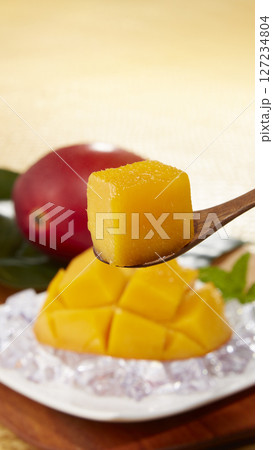 完熟マンゴー_宮崎県産 127234804